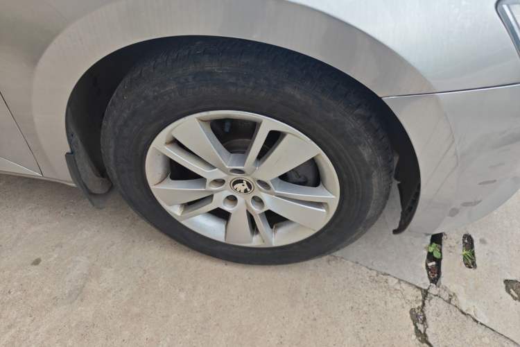 Used Skoda Superb 2016 TSI280 DSG Advanced Edition Right Front Wheel Hub