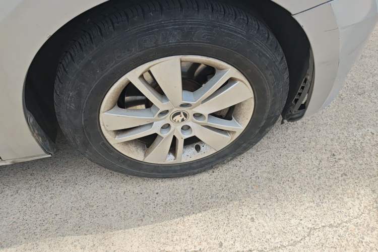 Used Skoda Superb 2016 TSI280 DSG Advanced Edition Right Front Wheel Hub