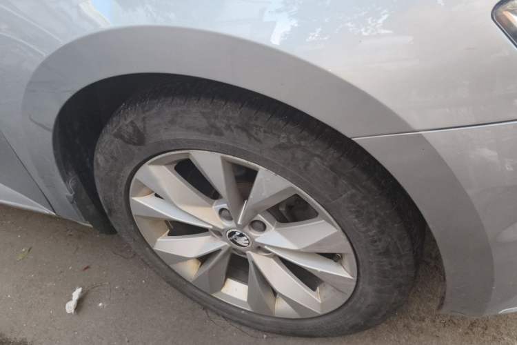 Used Skoda Superb 2016 TSI330 DSG Innovation Edition Right Front Wheel Hub