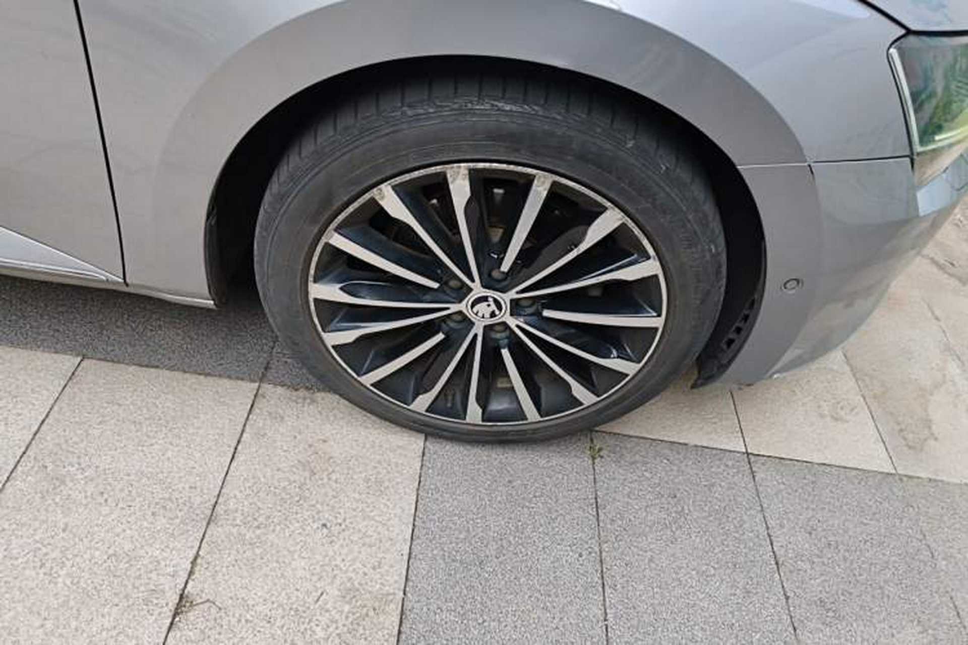 Used Skoda Superb 2016 TSI330 DSG Smart Drive Edition Right Front Wheel Hub