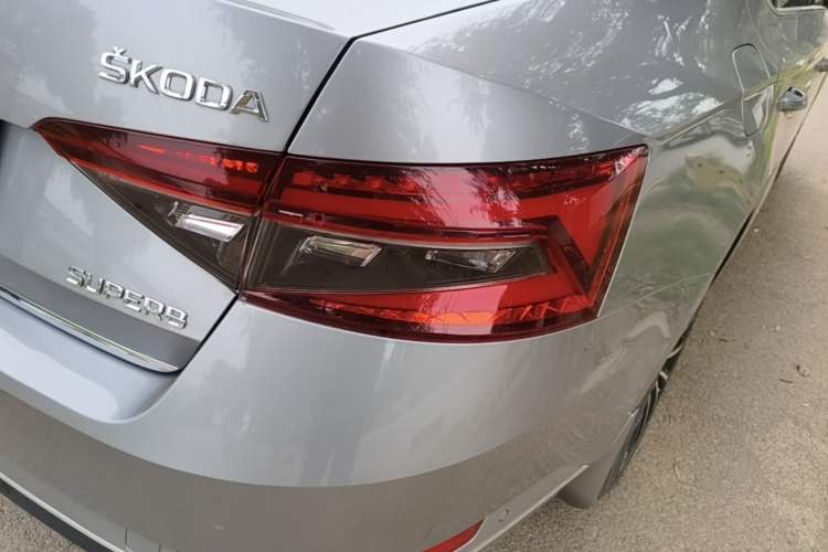 Used Skoda Superb 2016 TSI330 DSG Smart Drive Edition Right Rear Taillight
