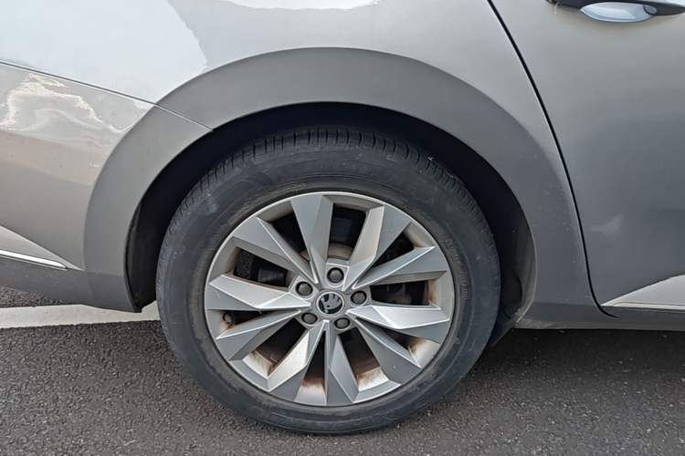 Used Skoda Superb 2016 TSI280 DSG Innovation Edition Right Rear Wheel Hub