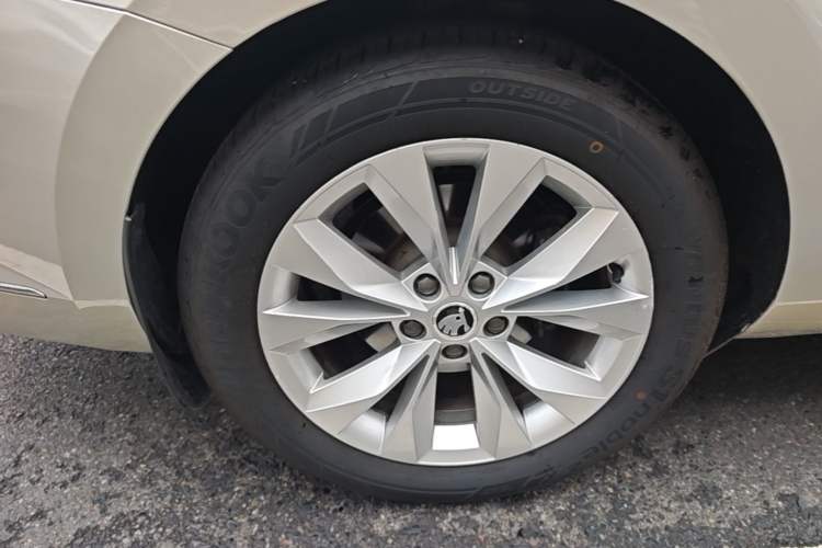 Used Skoda Superb 2016 TSI280 DSG Innovation Edition Right Rear Wheel Hub