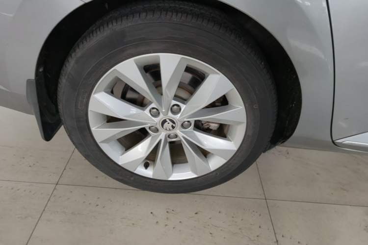 Used Skoda Superb 2016 TSI330 DSG Innovation Edition Right Rear Wheel Hub