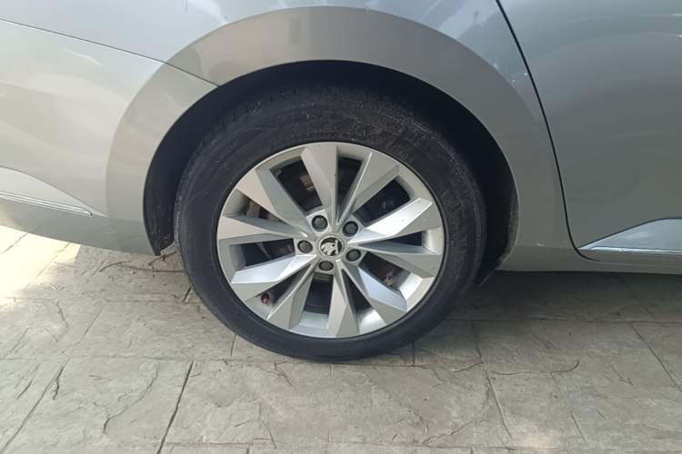 Used Skoda Superb 2016 TSI280 DSG Innovation Edition Right Rear Wheel Hub