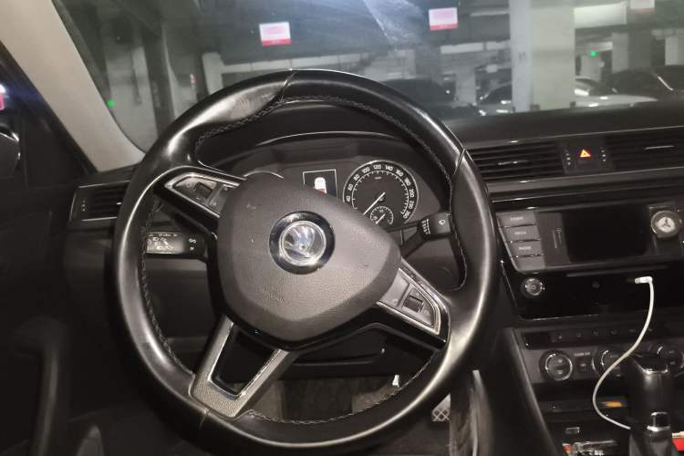 Used Skoda Superb 2016 TSI330 DSG Smart Drive Edition Steering Wheel