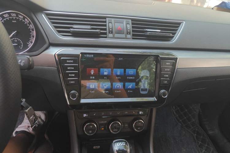 Used Skoda Superb 2016 TSI330 DSG Innovation Edition Audio And AC Panel