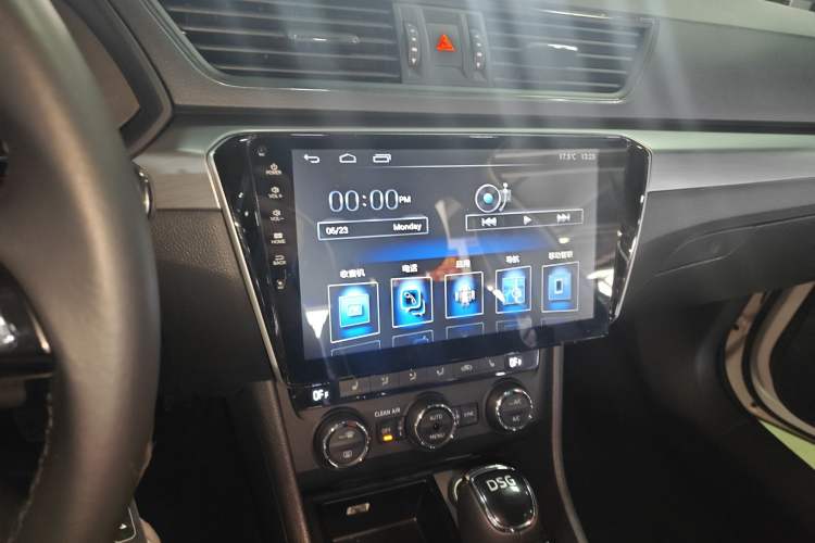 Used Skoda Superb 2016 TSI280 DSG Innovation Edition Audio And AC Panel