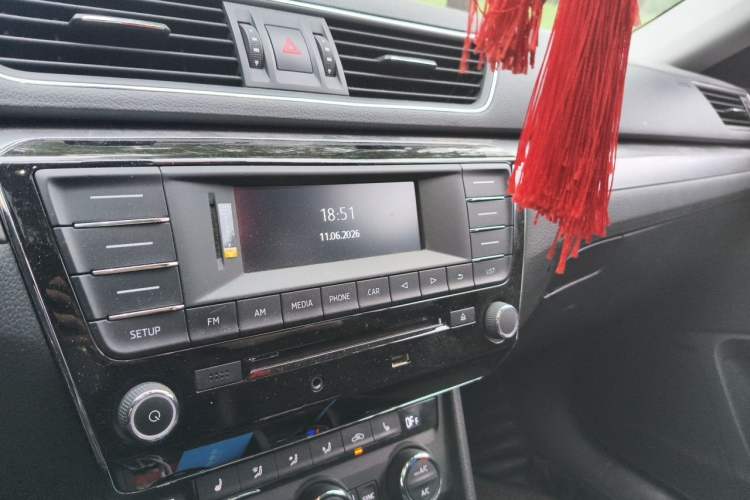 Used Skoda Superb 2016 TSI330 DSG Innovation Edition Audio And AC Panel