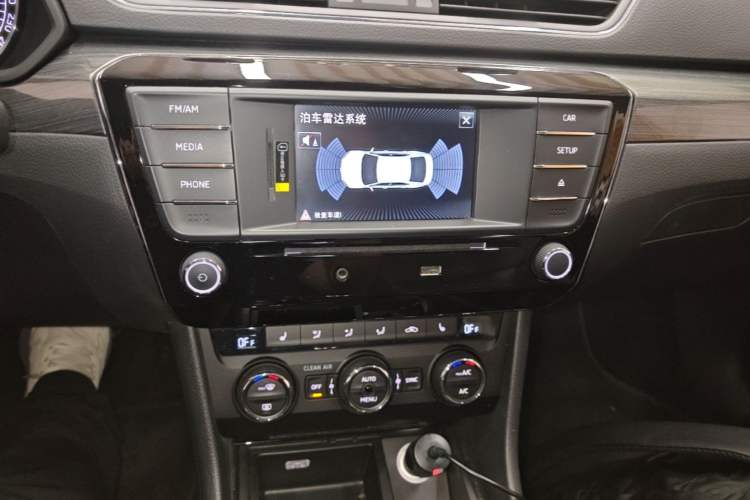 Used Skoda Superb 2016 TSI330 DSG Smart Drive Edition Audio And AC Panel