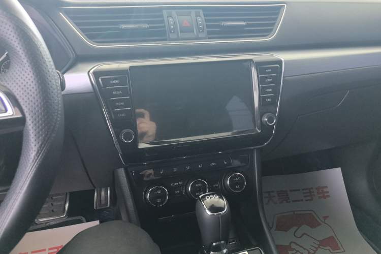 Used Skoda Superb 2016 TSI280 DSG Innovation Edition Audio And AC Panel