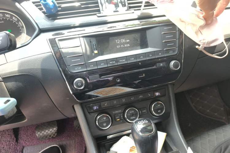 Used Skoda Superb 2016 TSI280 DSG Innovation Edition Audio And AC Panel