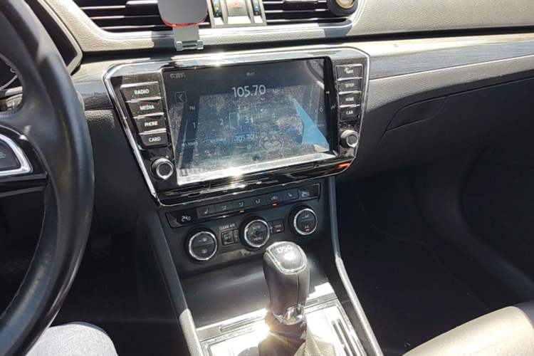 Used Skoda Superb 2016 TSI330 DSG Smart Drive Edition Audio And AC Panel