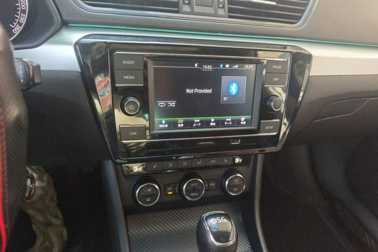 Used Skoda Superb 2016 TSI280 DSG Advanced Edition Audio And AC Panel