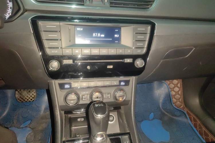 Used Skoda Superb 2016 TSI330 DSG Innovation Edition Audio And AC Panel