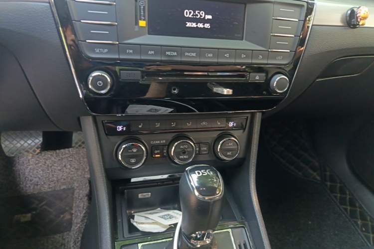 Used Skoda Superb 2016 TSI280 DSG Innovation Edition Audio And AC Panel