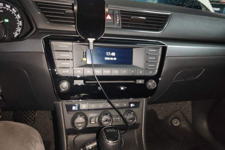 Used Skoda Superb 2016 TSI330 DSG Innovation Edition Audio And AC Panel