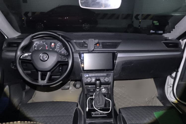 Used Skoda Superb 2016 TSI280 DSG Innovation Edition Center Console