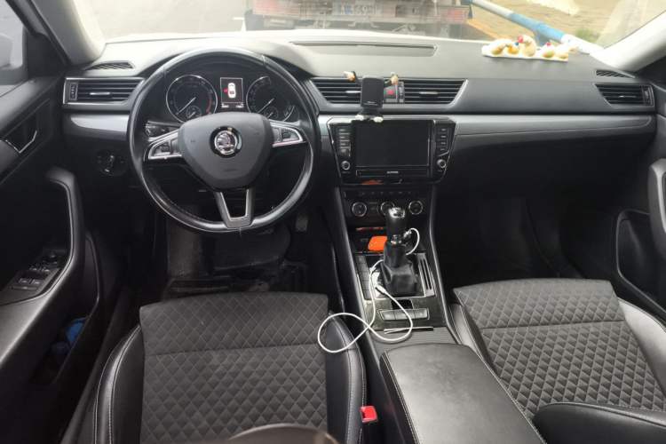 Used Skoda Superb 2016 TSI280 DSG Innovation Edition Center Console