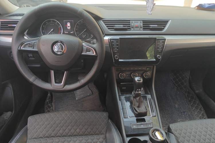 Used Skoda Superb 2016 TSI330 DSG Innovation Edition Center Console