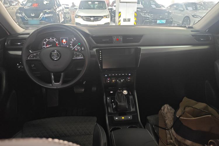 Used Skoda Superb 2016 TSI280 DSG Innovation Edition Center Console