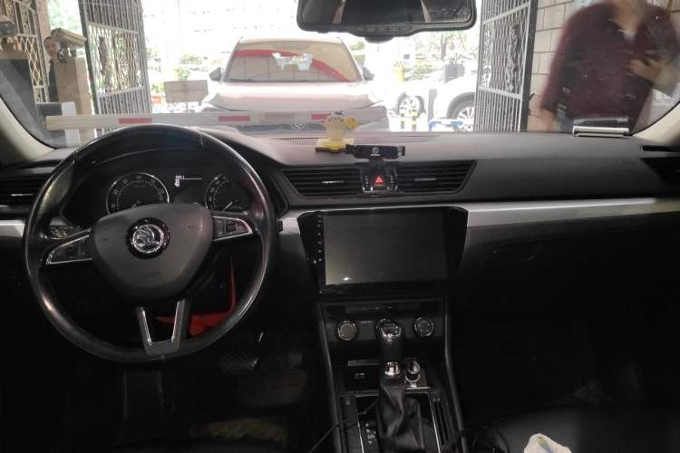Used Skoda Superb 2016 TSI280 DSG Advanced Edition Center Console