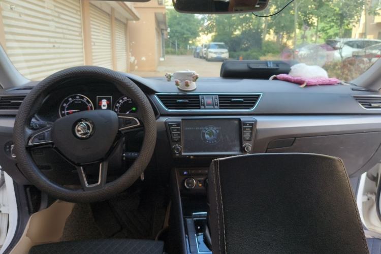 Used Skoda Superb 2016 TSI330 DSG Innovation Edition Center Console