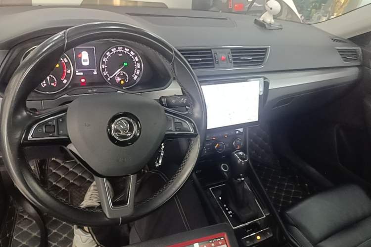 Used Skoda Superb 2016 TSI280 DSG Innovation Edition Center Console