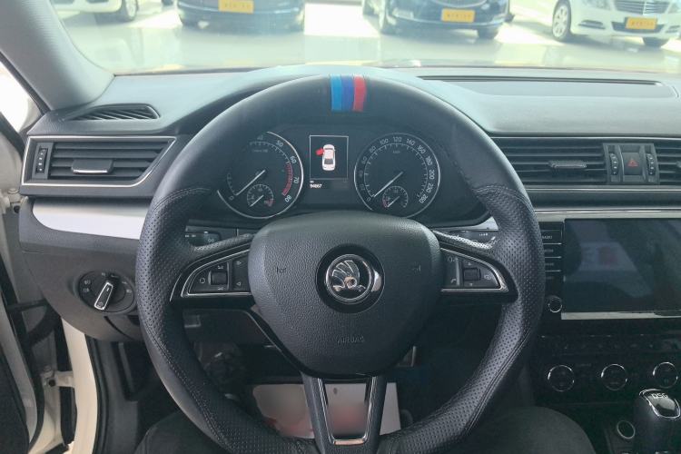 Used Skoda Superb 2016 TSI280 DSG Innovation Edition Center Console