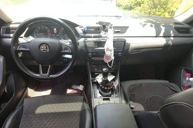 Used Skoda Superb 2016 TSI280 DSG Innovation Edition Center Console