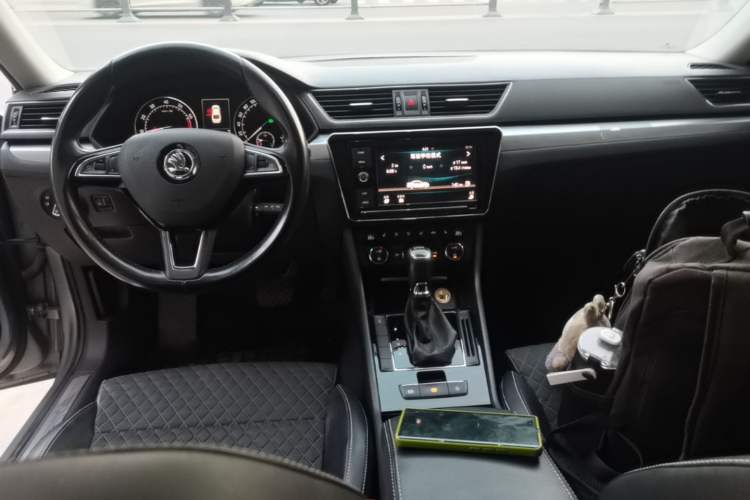 Used Skoda Superb 2016 TSI280 DSG Innovation Edition Center Console