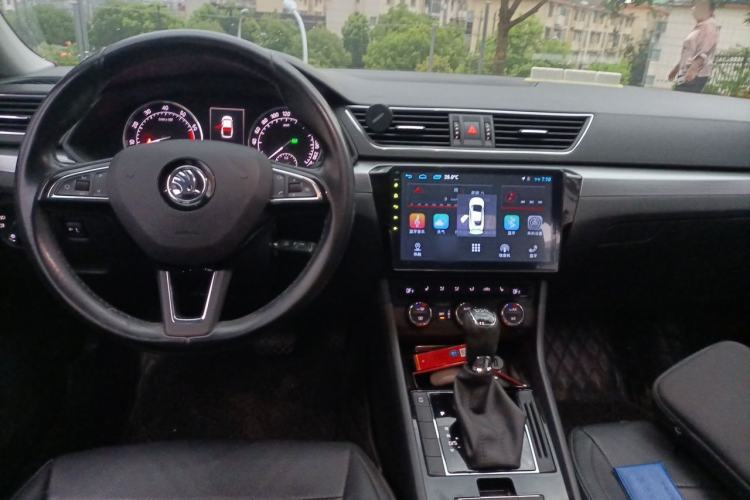 Used Skoda Superb 2016 TSI280 DSG Innovation Edition Center Console
