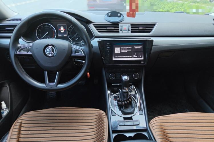 Used Skoda Superb 2016 TSI330 DSG Innovation Edition Center Console