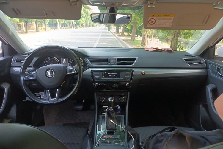 Used Skoda Superb 2016 TSI280 DSG Innovation Edition Center Console