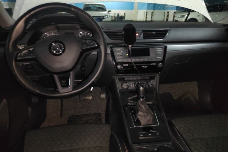 Used Skoda Superb 2016 TSI330 DSG Innovation Edition Center Console