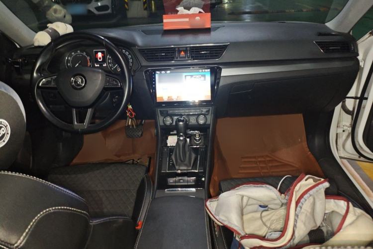 Used Skoda Superb 2016 TSI330 DSG Innovation Edition Center Console