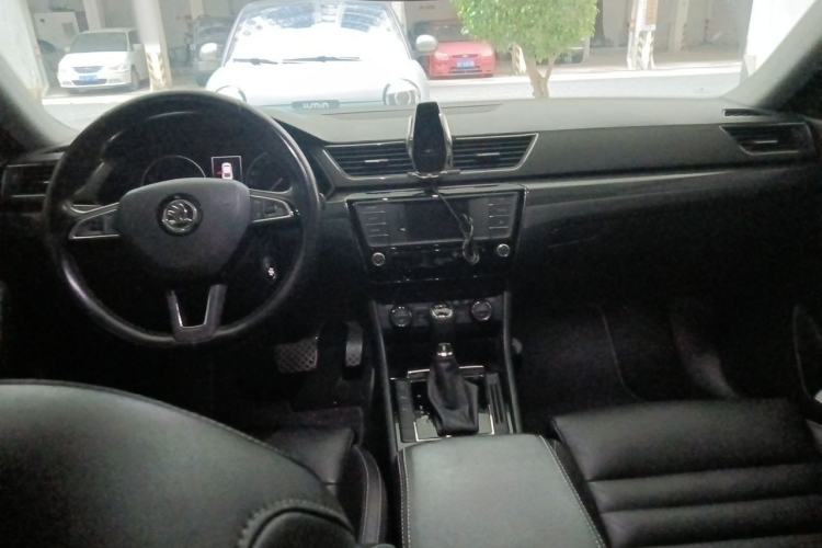 Used Skoda Superb 2016 TSI330 DSG Smart Drive Edition Center Console