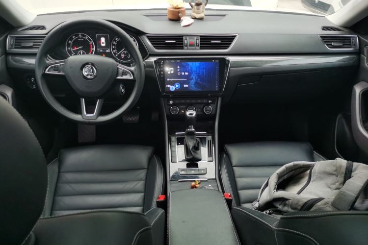 Used Skoda Superb 2016 TSI330 DSG Smart Drive Edition Center Console