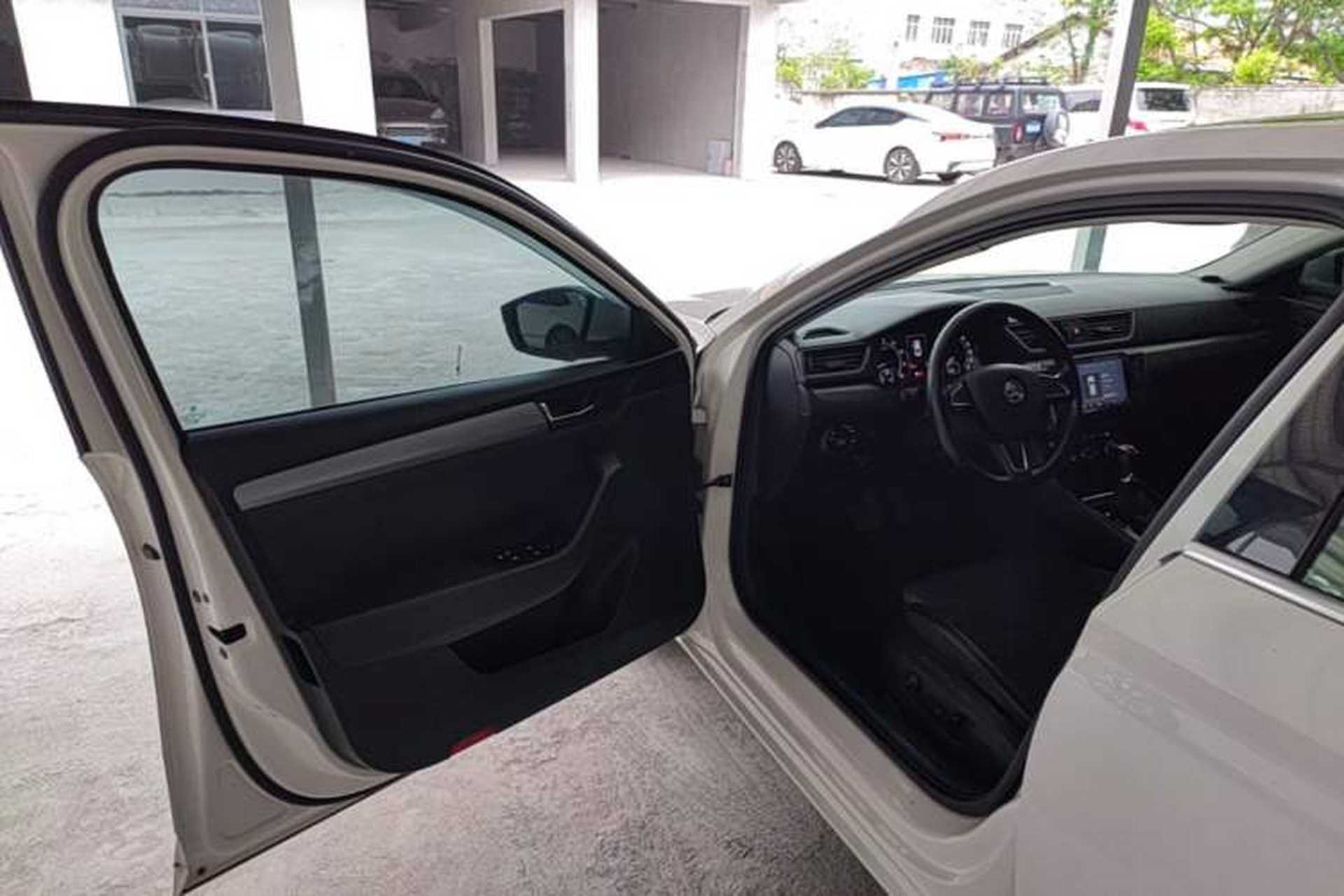 Used Skoda Superb 2016 TSI280 DSG Innovation Edition Driver Seat