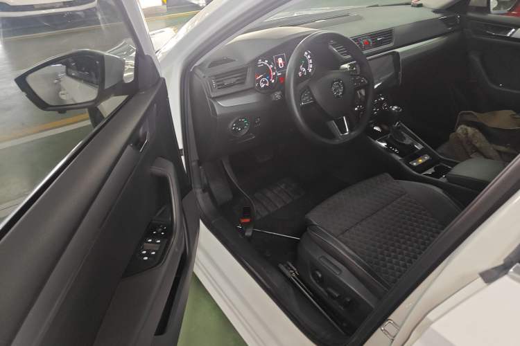 Used Skoda Superb 2016 TSI280 DSG Innovation Edition Driver Seat