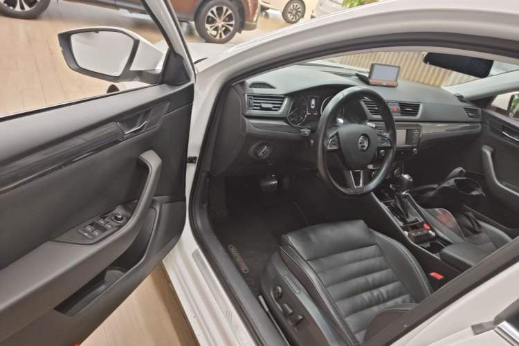 Used Skoda Superb 2016 TSI330 DSG Smart Drive Edition Driver Seat