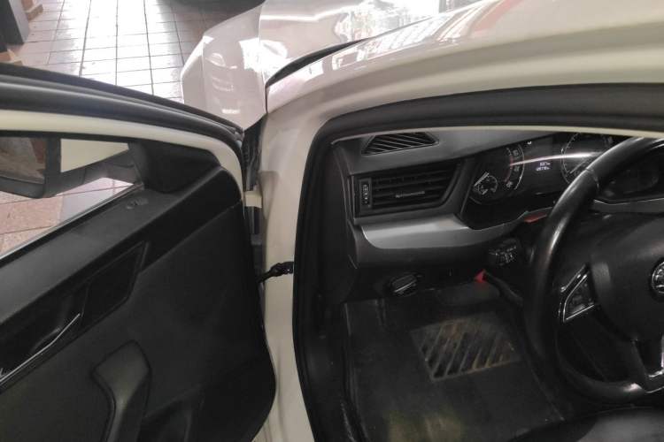 Used Skoda Superb 2016 TSI280 DSG Advanced Edition Driver Seat
