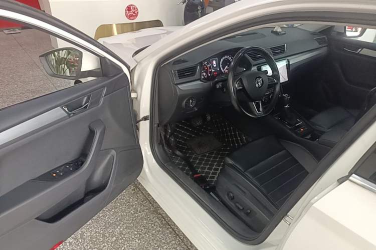 Used Skoda Superb 2016 TSI280 DSG Innovation Edition Driver Seat