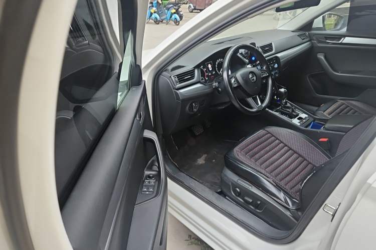 Used Skoda Superb 2016 TSI280 DSG Advanced Edition Driver Seat