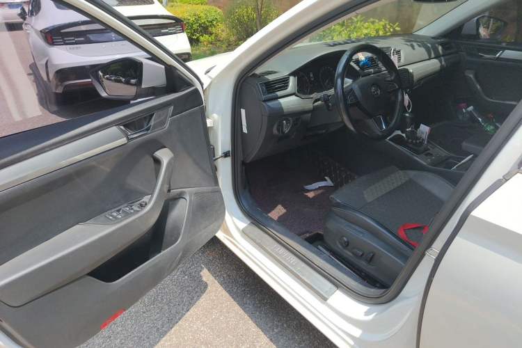 Used Skoda Superb 2016 TSI280 DSG Innovation Edition Driver Seat