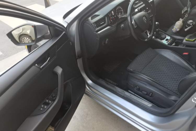Used Skoda Superb 2016 TSI280 DSG Innovation Edition Driver Seat