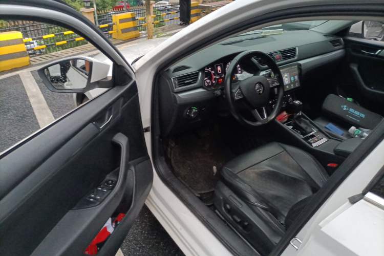 Used Skoda Superb 2016 TSI280 DSG Innovation Edition Driver Seat