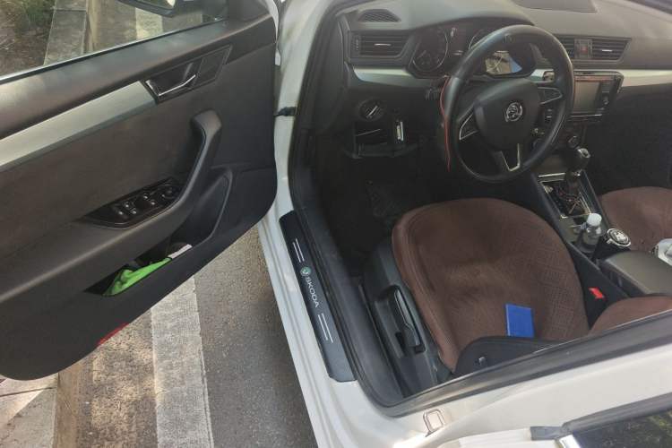 Used Skoda Superb 2016 TSI280 DSG Advanced Edition Driver Seat