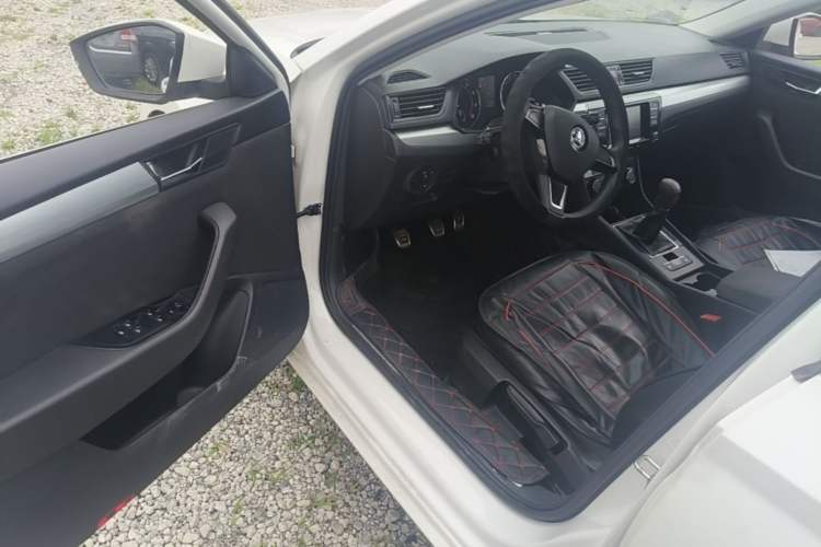Used Skoda Superb 2016 TSI280 Manual Front-Drive Version Driver Seat