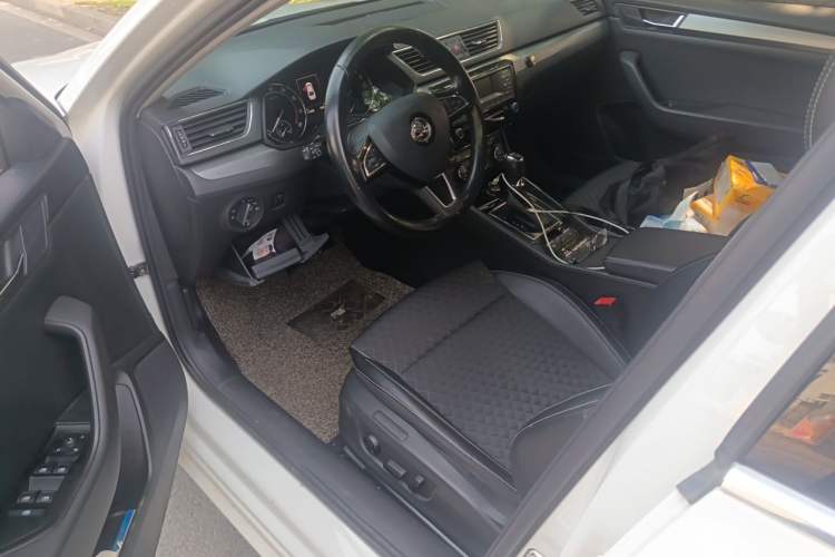 Used Skoda Superb 2016 TSI280 DSG Innovation Edition Driver Seat